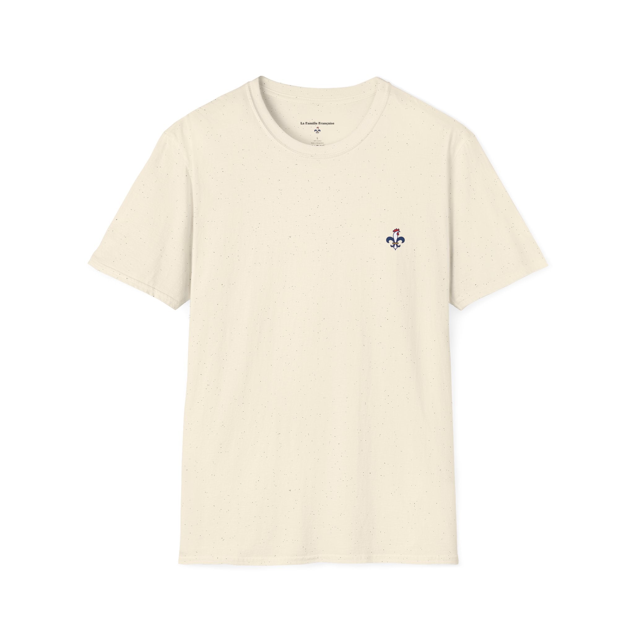 T-shirt La Famille Française beige – logo coq tricolore côté cœur et dos “Bleu Blanc Rouge” avec bouteille de vin rouge à la place du mot "rouge". 