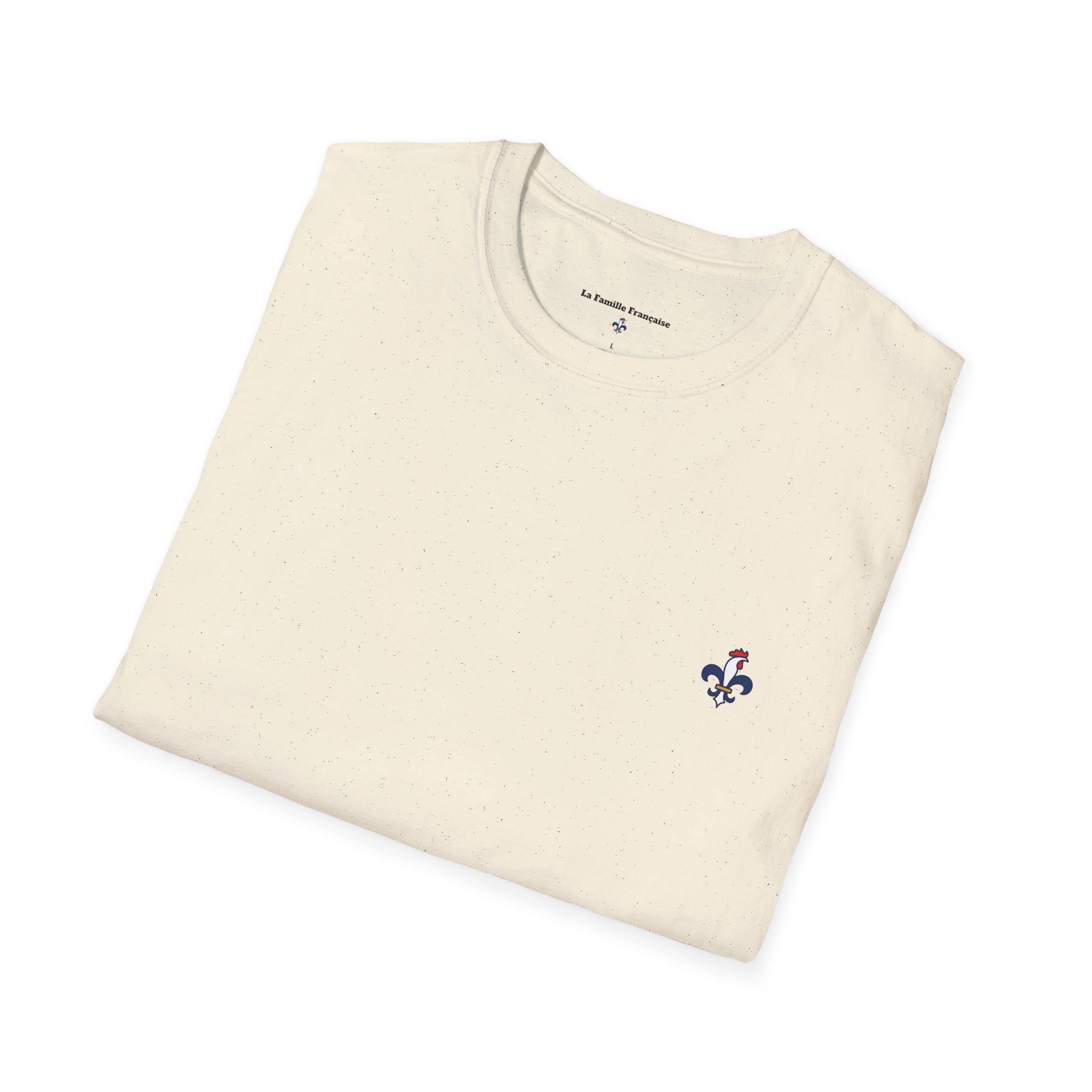 T-shirt La Famille Française beige – logo coq tricolore côté cœur et dos inscription humoristique “La CAF : Caisse d'Alimentaiton des Feinéants”.