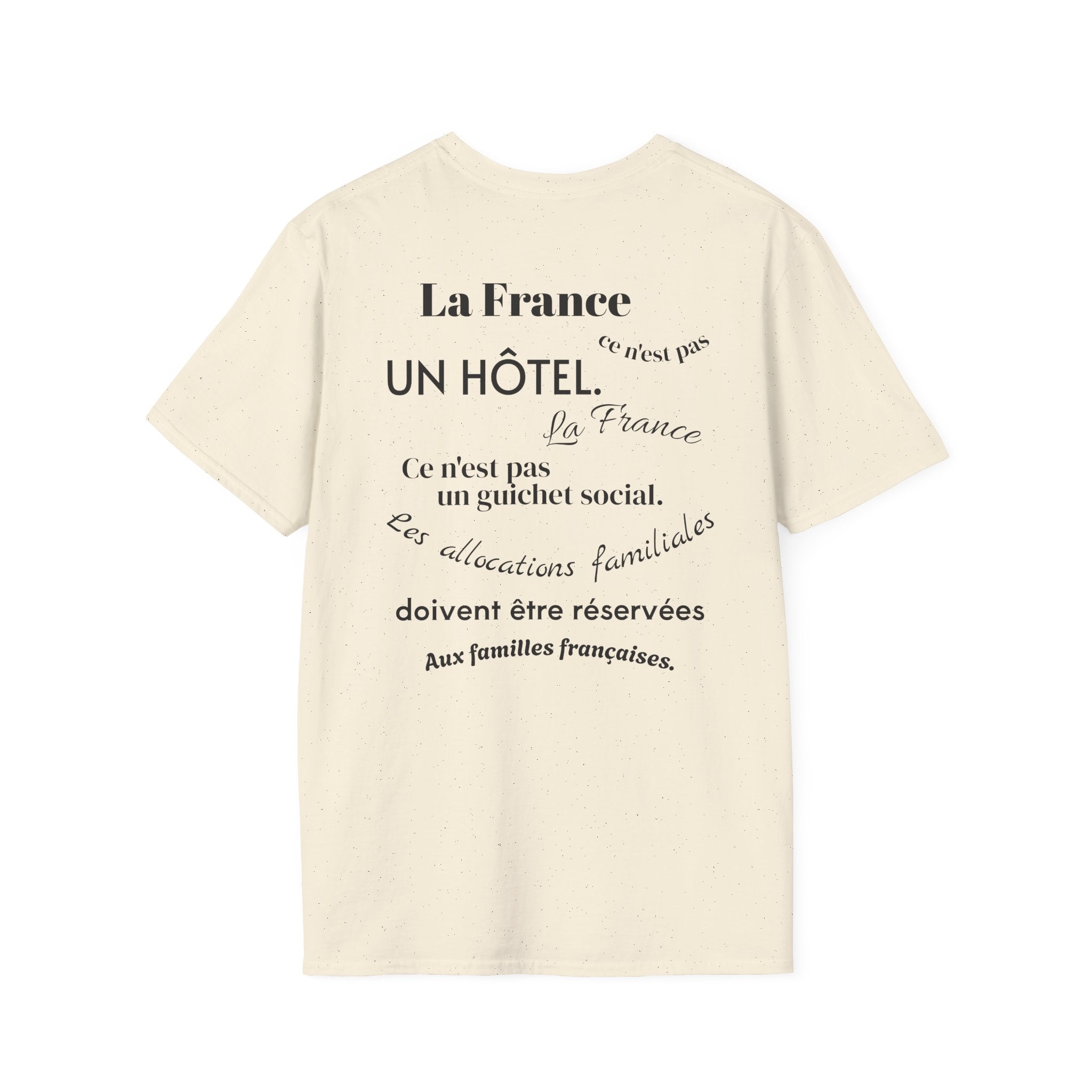 T-shirt La Famille Française beige – logo coq tricolore côté cœur et dos inscription humoristique “La France ce n'est pas un hôtel”.