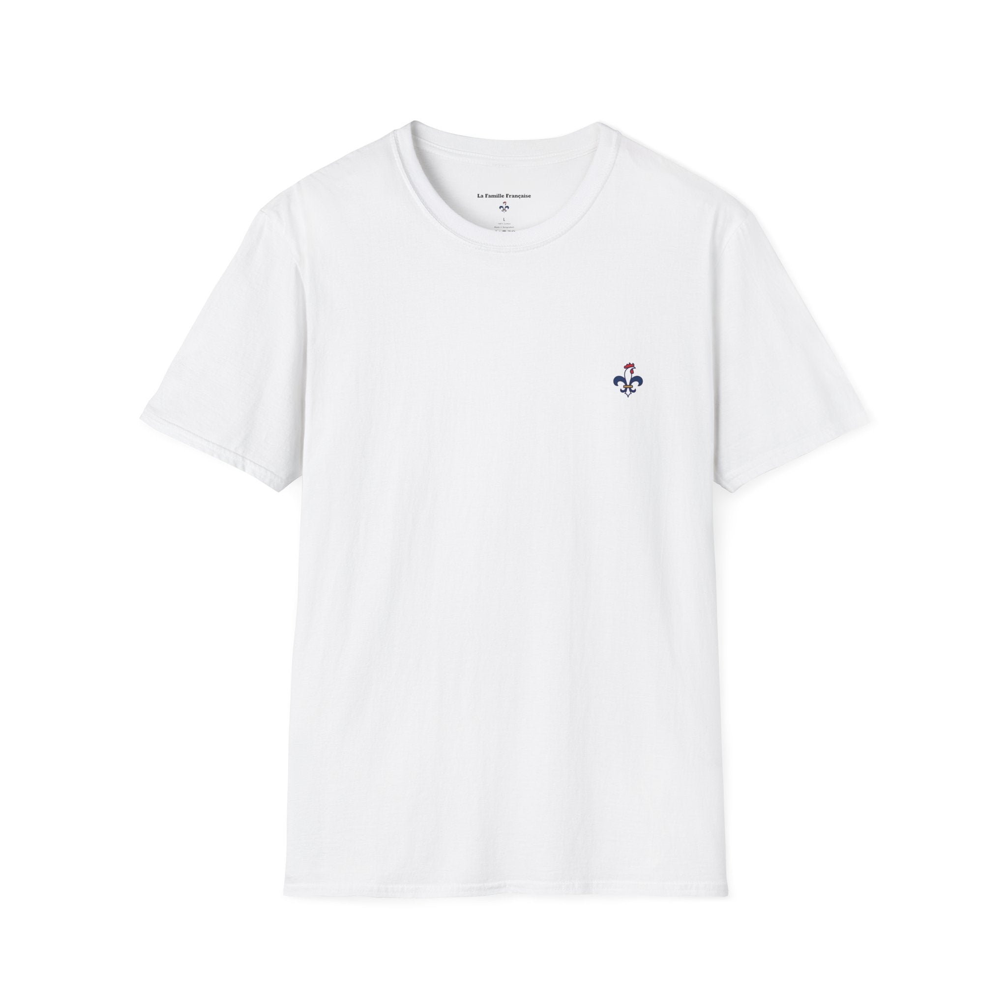 T-shirt La Famille Française blanc – logo coq tricolore côté cœur et dos “Bleu Blanc Rouge” avec bouteille de vin rouge à la place du mot "rouge". 