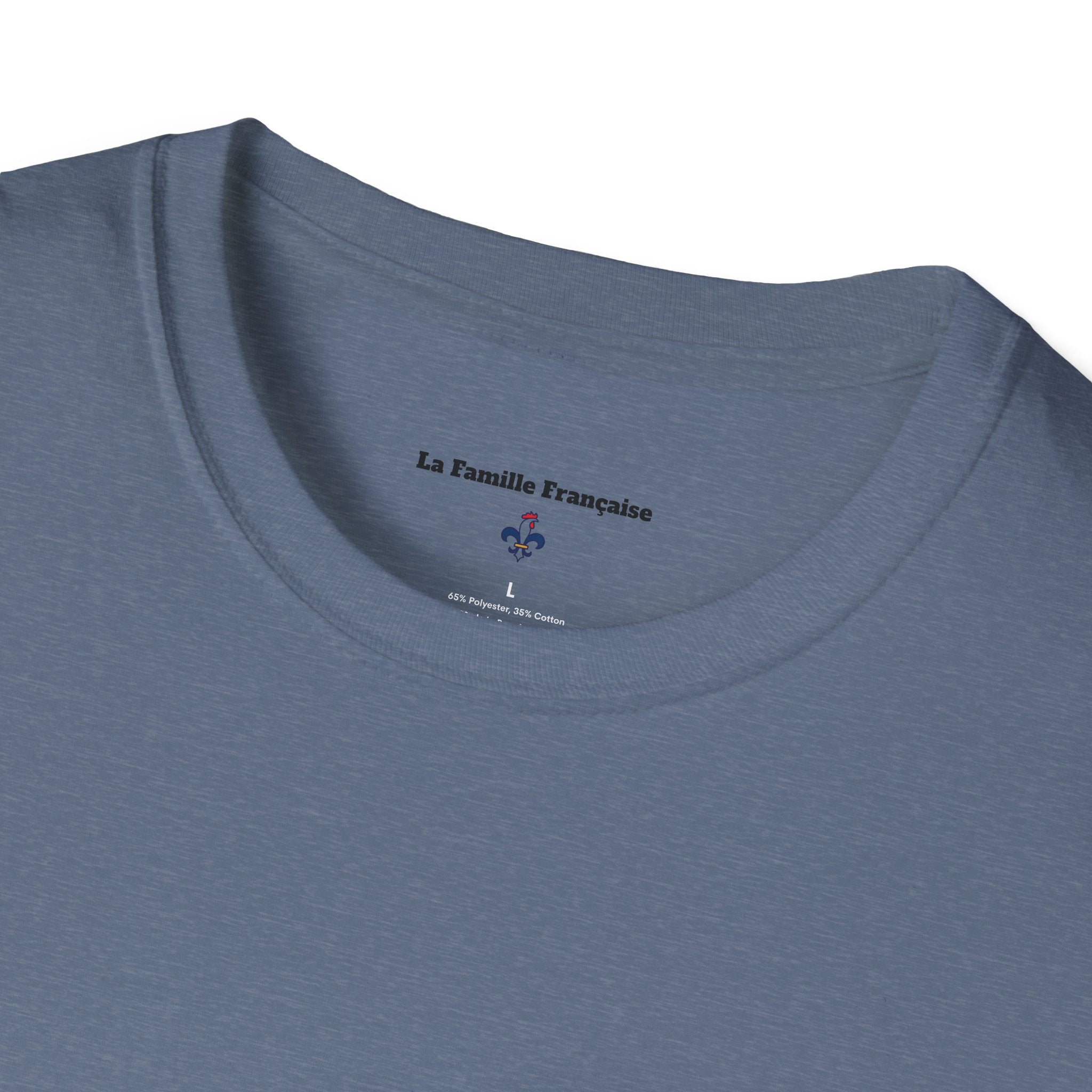 T-shirt La Famille Française bleu chiné – logo coq tricolore côté cœur et dos l'illustration humoristique “T'es sûrement pas français”.