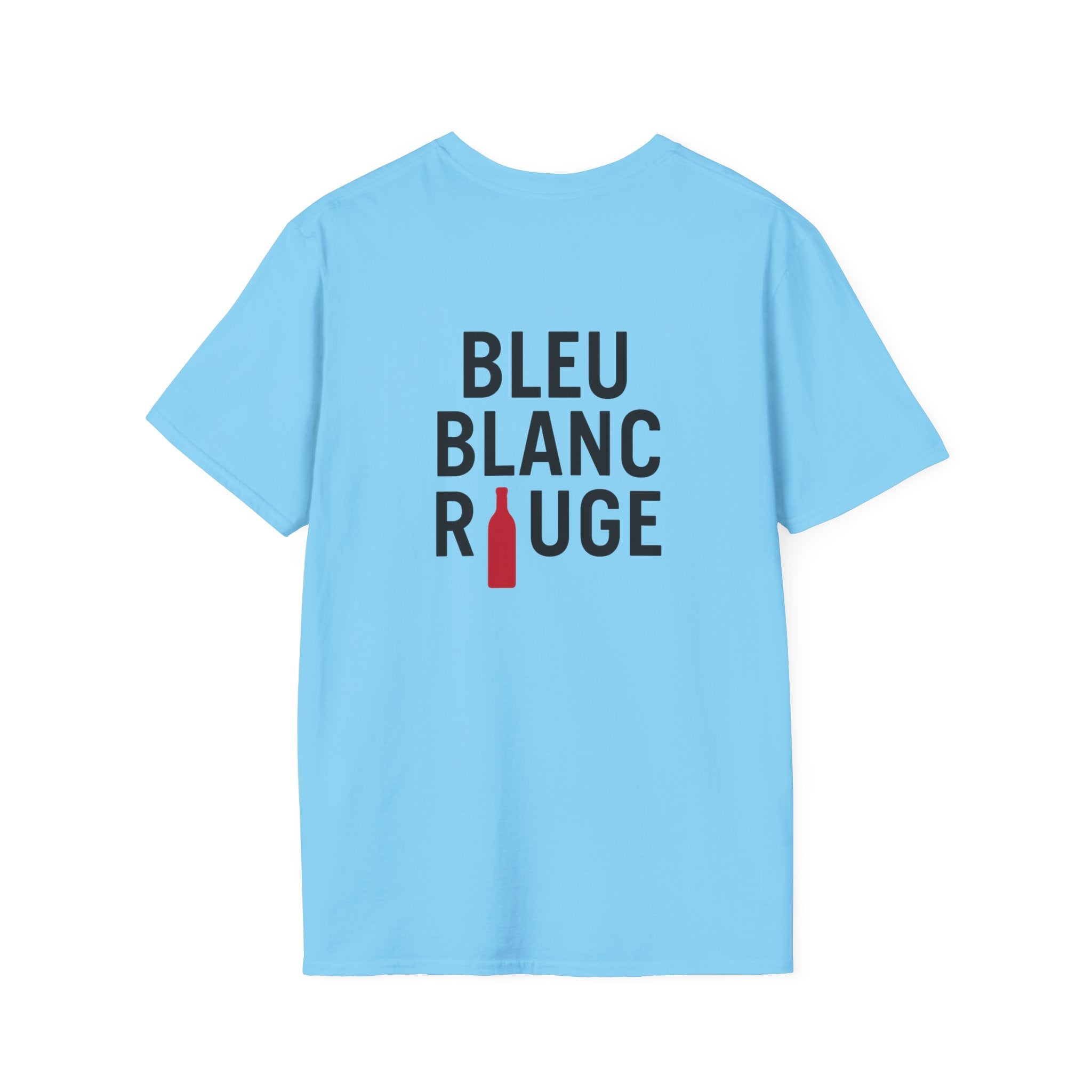 T-shirt La Famille Française bleu ciel – logo coq tricolore côté cœur et dos “Bleu Blanc Rouge” avec bouteille de vin rouge à la place du mot "rouge". 