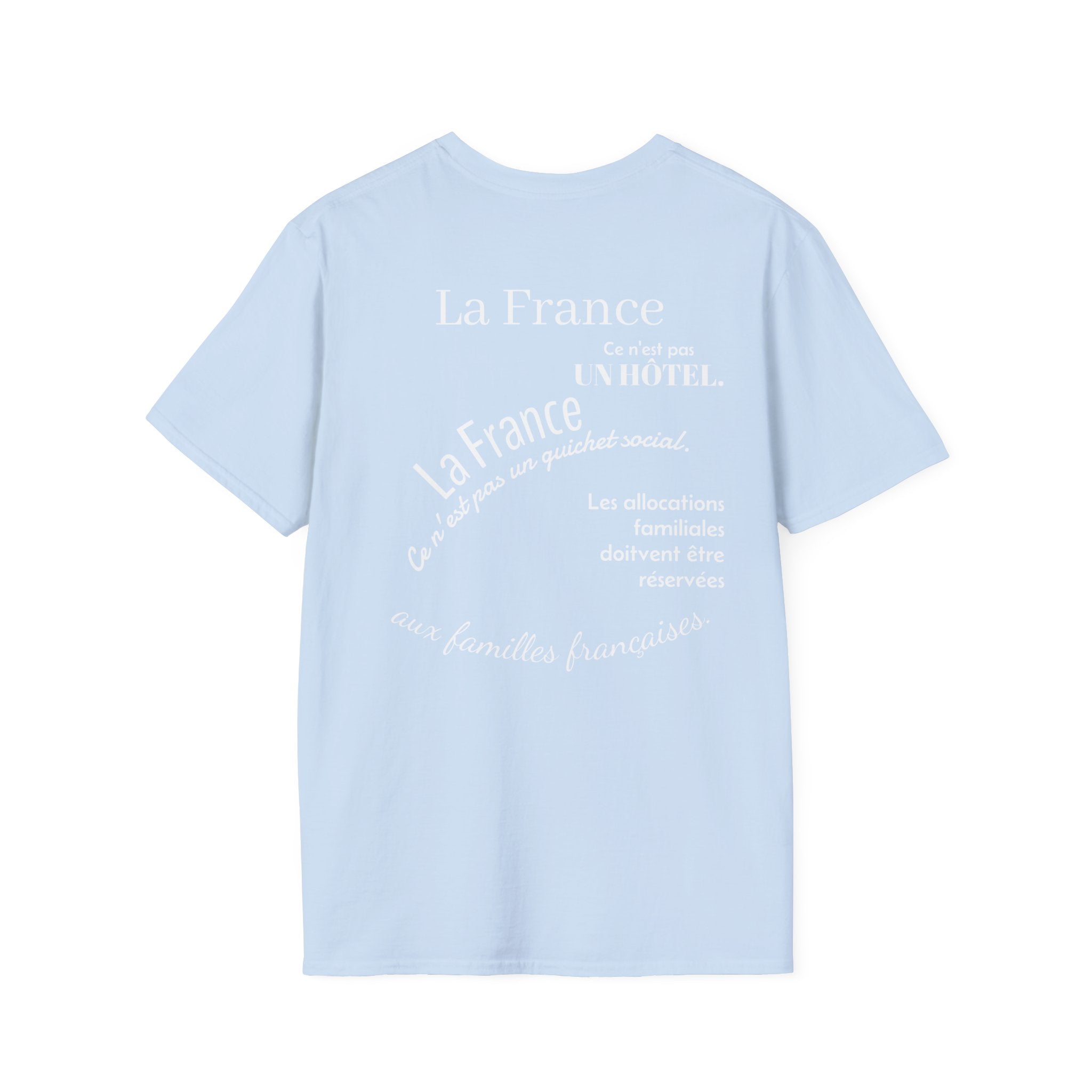 T-shirt La Famille Française bleu clair – logo coq tricolore côté cœur et dos inscription humoristique “La France ce n'est pas un hôtel”.