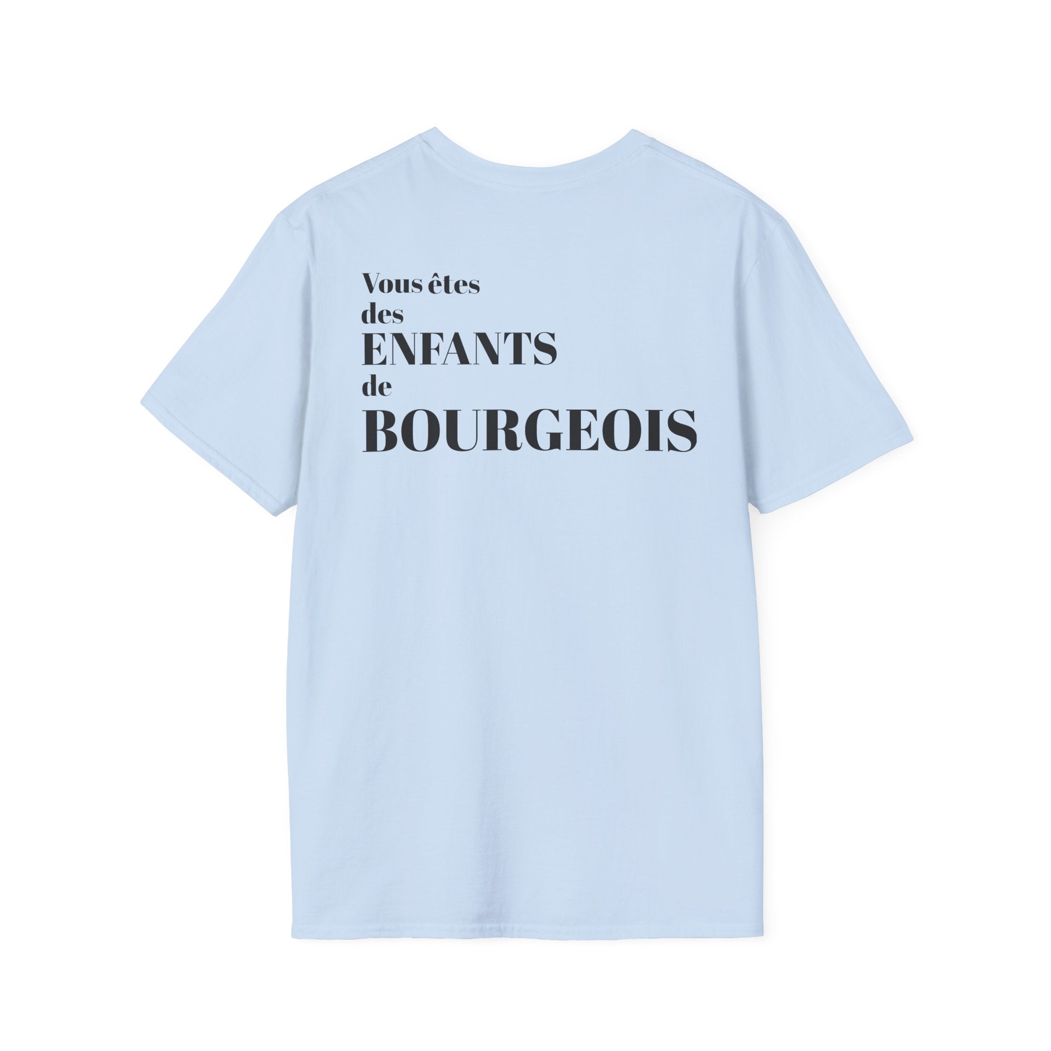 T-shirt La Famille Française bleu clair – logo coq tricolore côté cœur et dos inscription humoristique “Vous êtes des enfants de bourgeois”.
