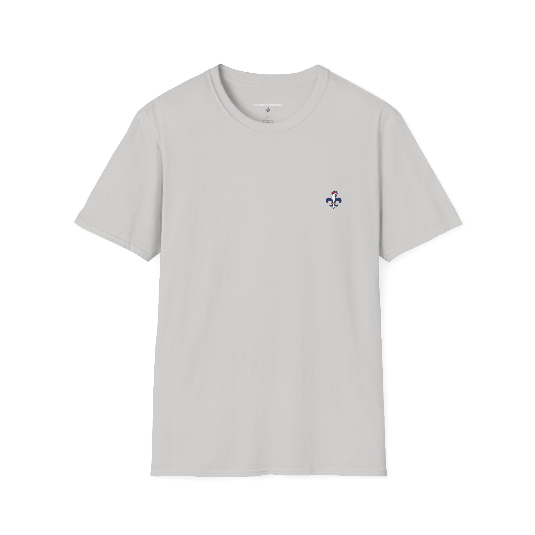 T-shirt La Famille Française gris clair – logo coq tricolore côté cœur et dos “Bleu Blanc Rouge” avec bouteille de vin rouge à la place du mot "rouge". 