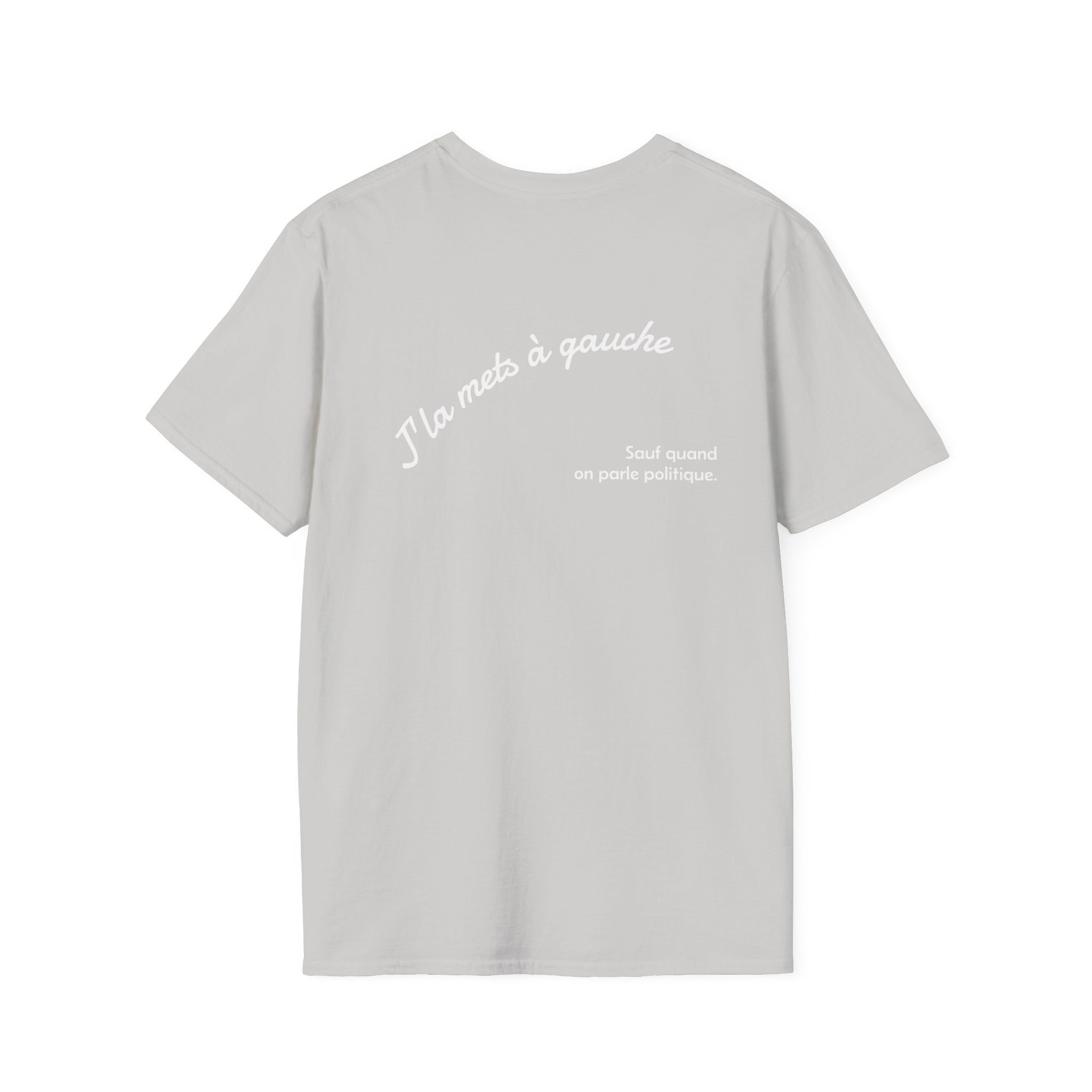 T-shirt La Famille Française gris – logo coq tricolore côté cœur et dos inscription humoristique “J'la mets à gauche sauf quand on parle politique”. 