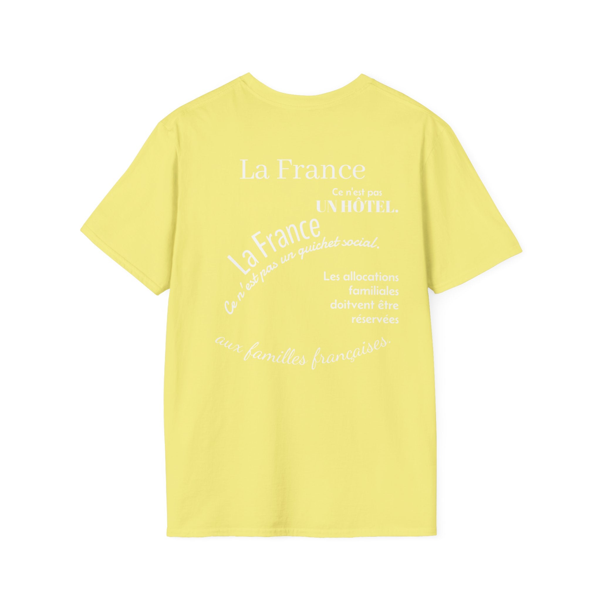 T-shirt La Famille Française jaune clair – logo coq tricolore côté cœur et dos inscription humoristique “La France ce n'est pas un hôtel.