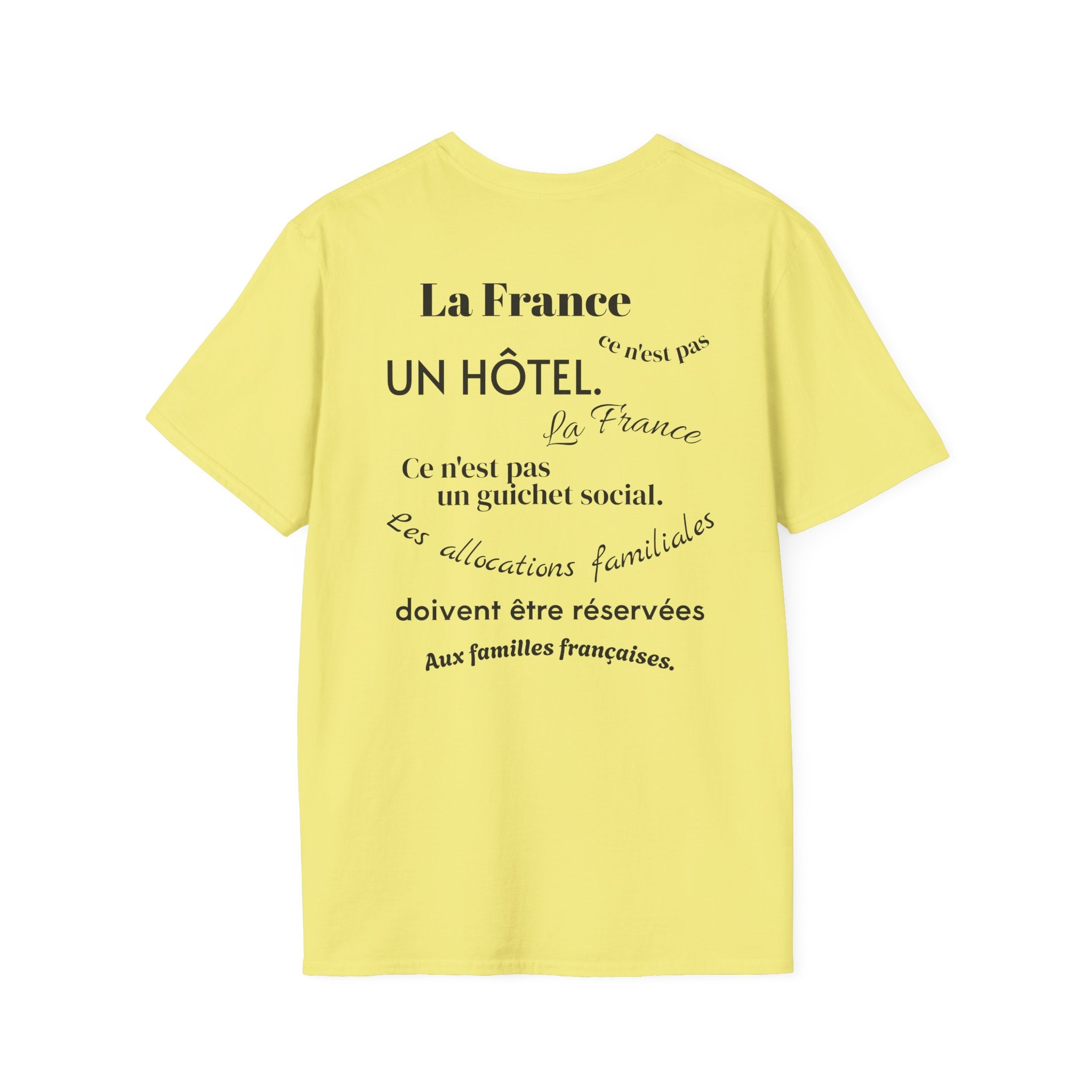 T-shirt La Famille Française jaune clair – logo coq tricolore côté cœur et dos inscription humoristique “La France ce n'est pas un hôtel”.