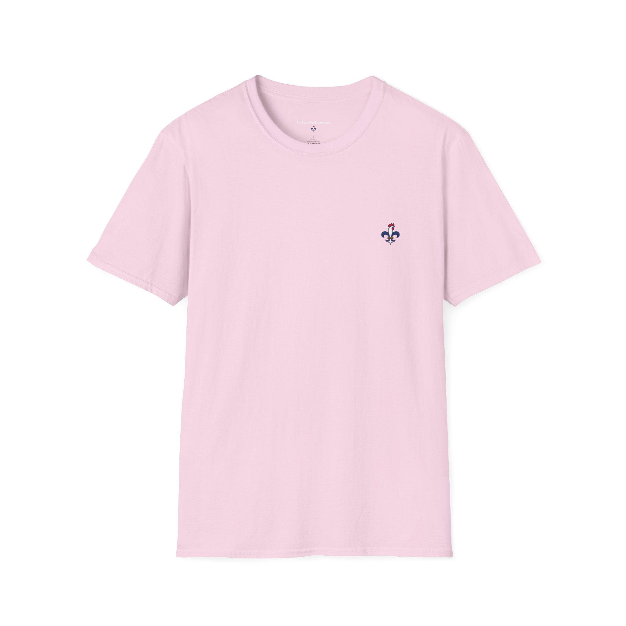 T-shirt La Famille Française rose pale – logo coq tricolore côté cœur et dos inscription humoristique “La CAF : Caisse d'Alimentaiton des Feinéants”.