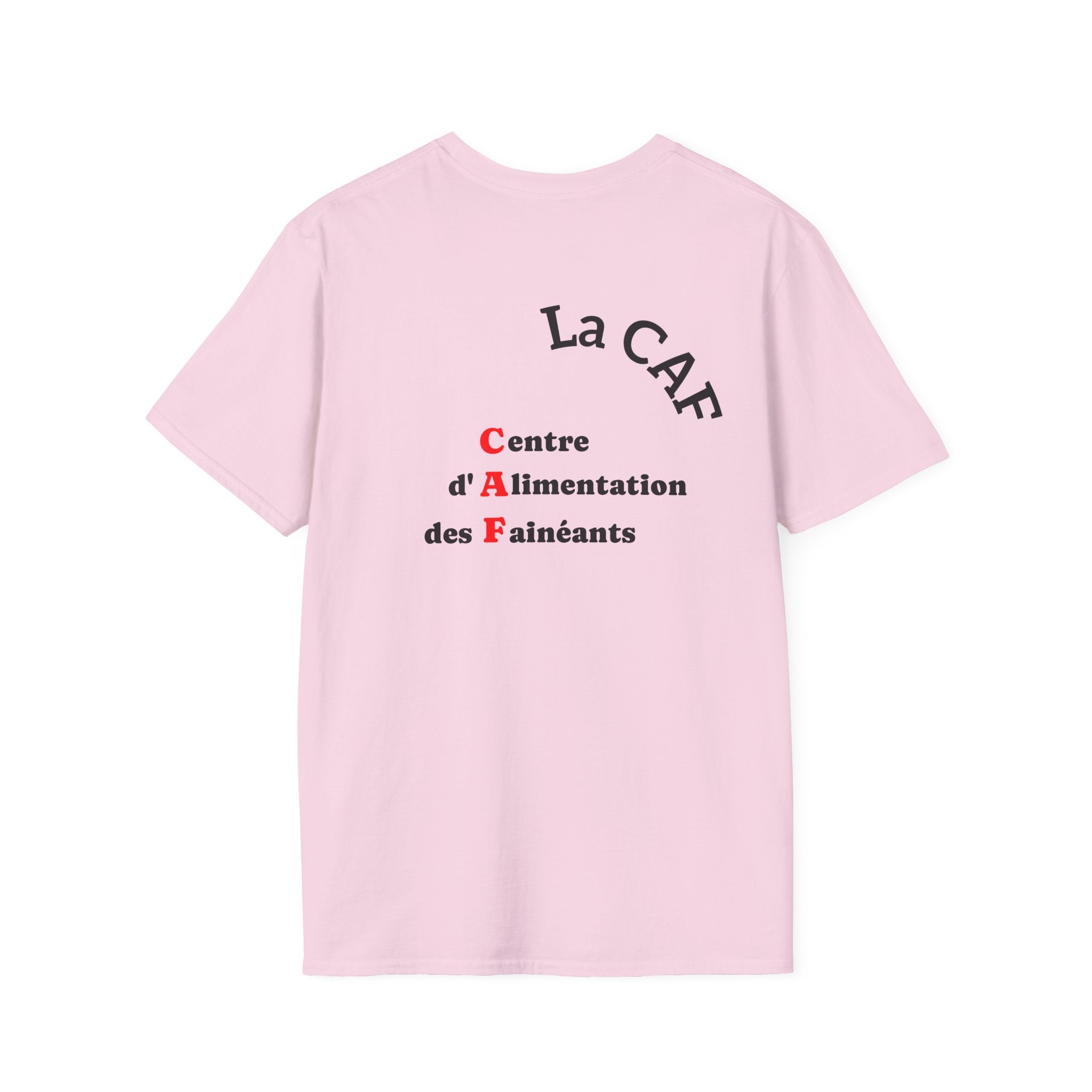 T-shirt La Famille Française rose pale – logo coq tricolore côté cœur et dos inscription humoristique “La CAF : Caisse d'Alimentaiton des Feinéants”.