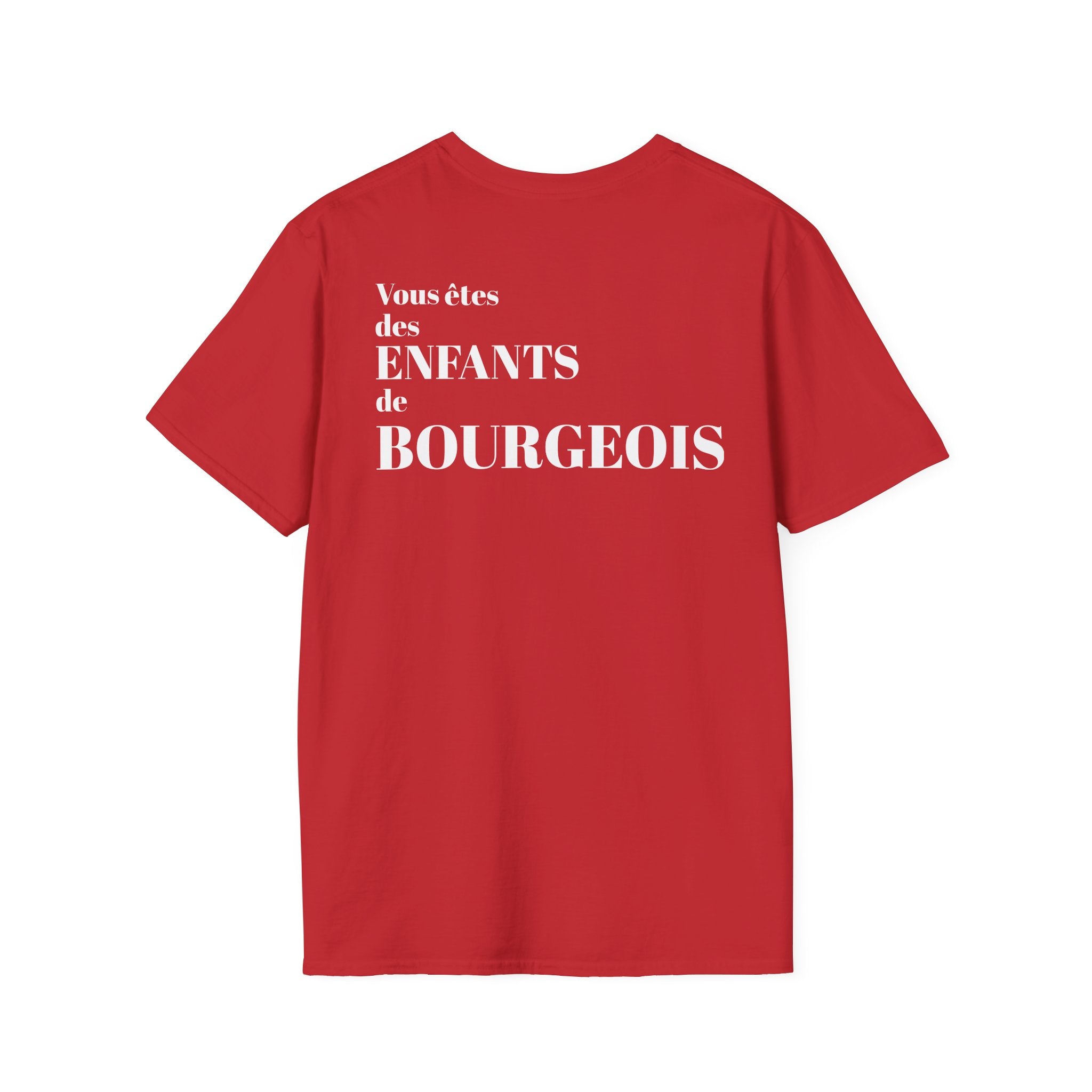 T-shirt La Famille Française rouge – logo coq tricolore côté cœur et dos inscription humoristique “Vous êtes des enfants de bourgeois”.