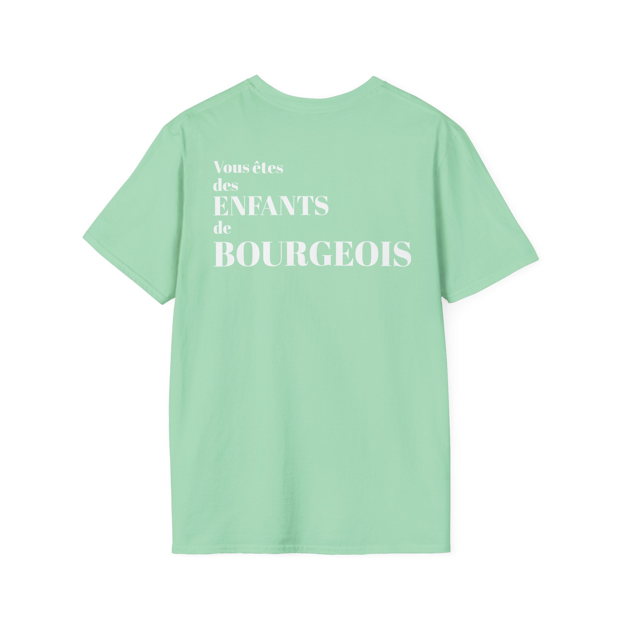 T-shirt La Famille Française vert menthe – logo coq tricolore côté cœur et dos inscription humoristique “Vous êtes des enfants de bourgeois”.