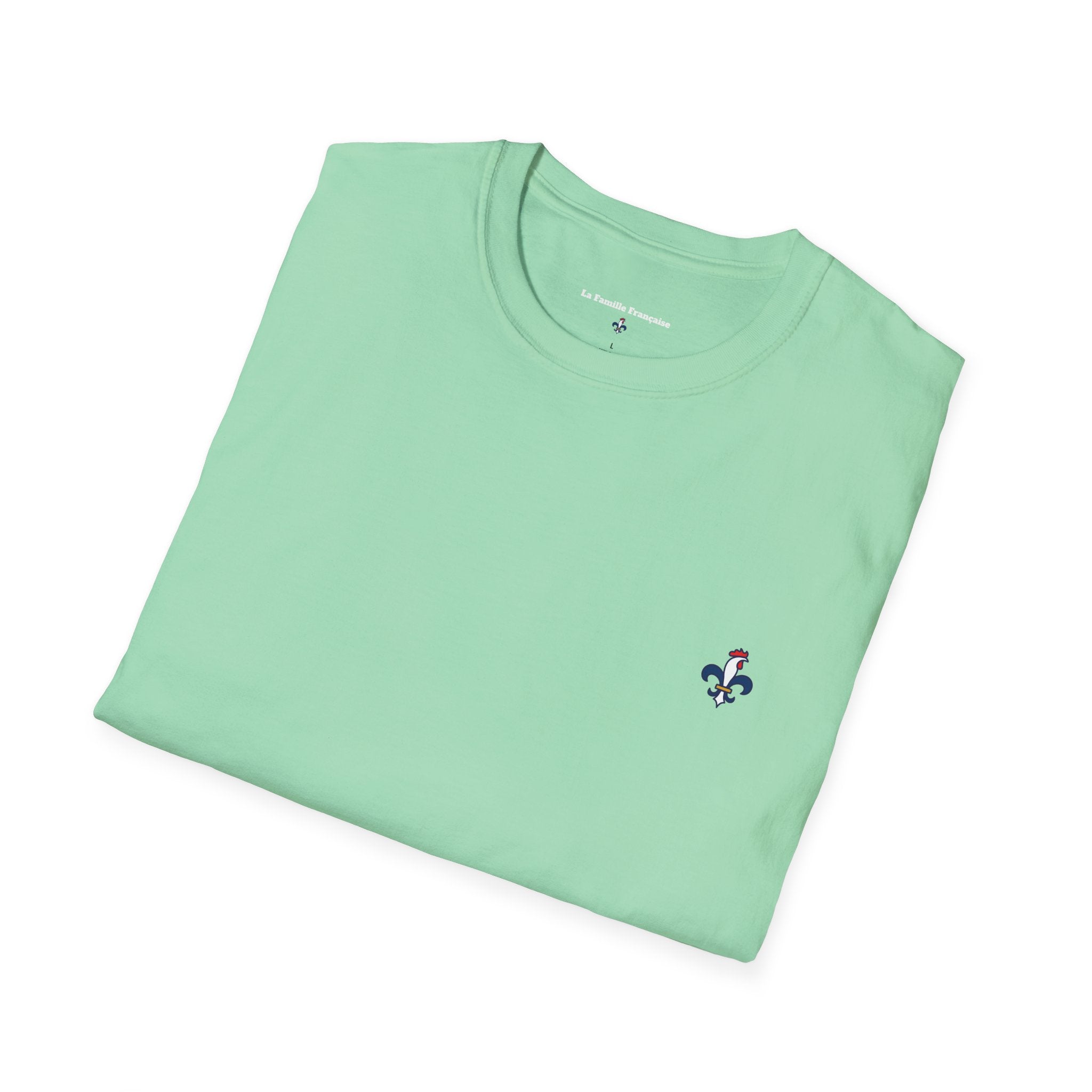 T-shirt La Famille Française vert menthe – logo coq tricolore côté cœur et dos inscription humoristique “La CAF : Caisse d'Alimentaiton des Feinéants”.