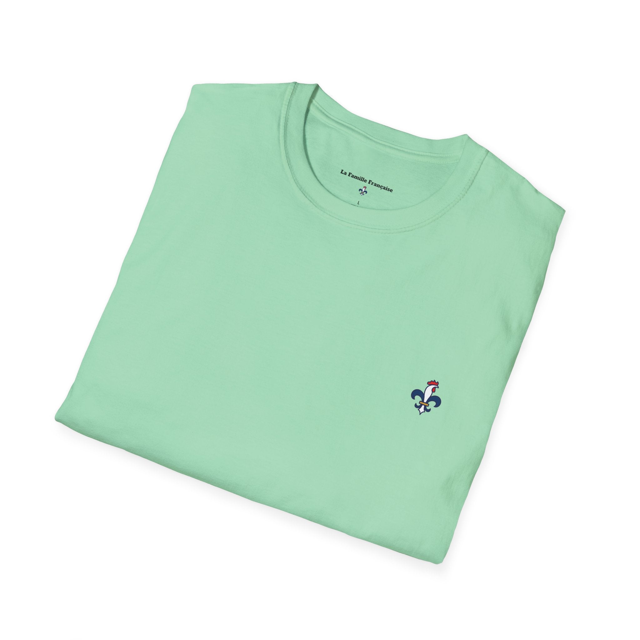 T-shirt La Famille Française vert menthe – logo coq tricolore côté cœur et dos inscription humoristique “La CAF : Caisse d'Alimentaiton des Feinéants”.