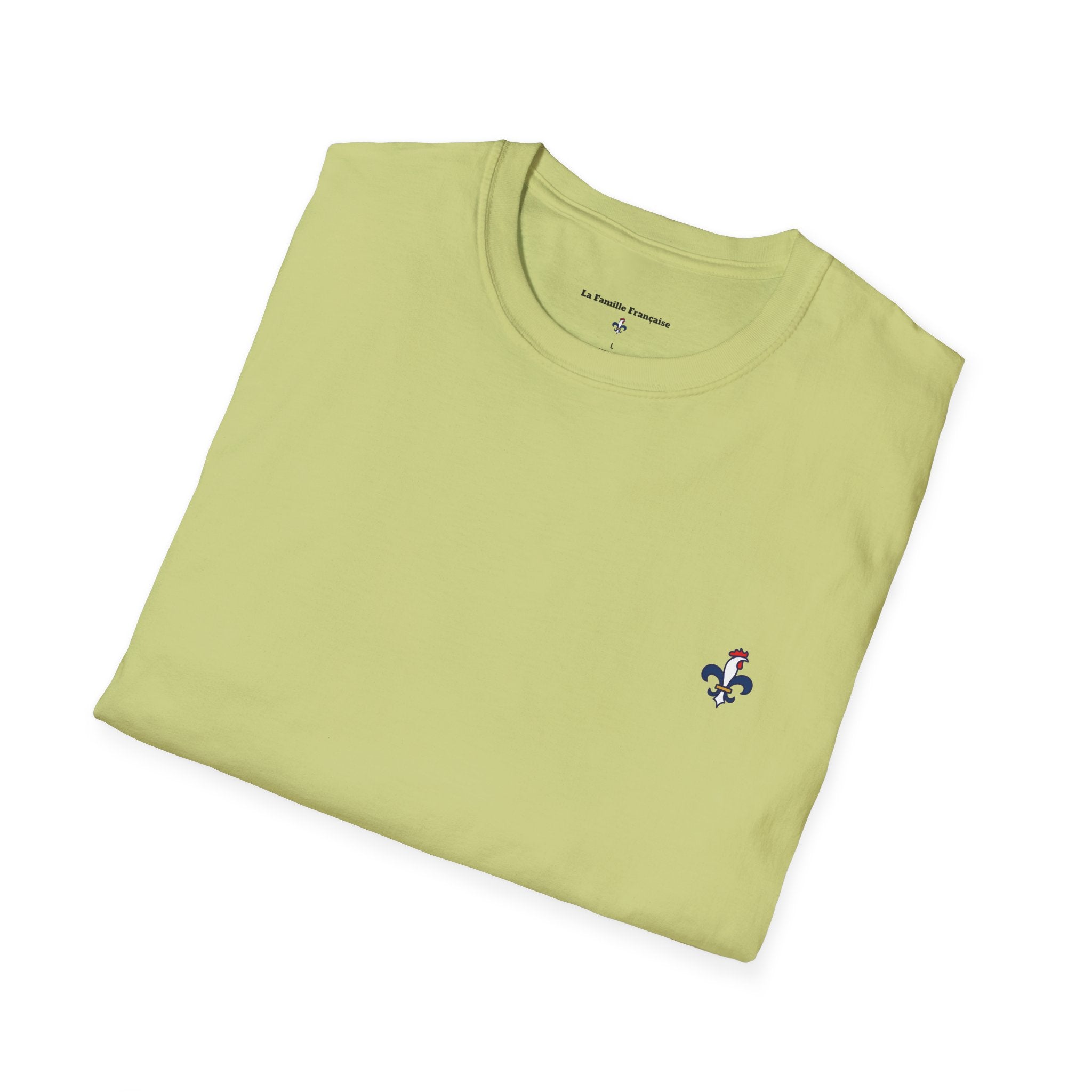 T-shirt La Famille Française vert pistache – logo coq tricolore côté cœur et dos inscription humoristique “La CAF : Caisse d'Alimentaiton des Feinéants”.